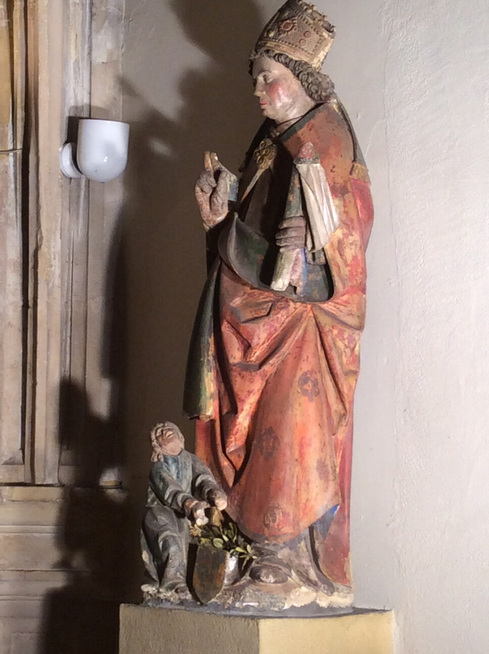 Statue en pierre polychrome de Saint Melaine